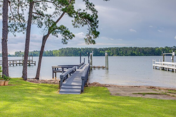 Chapin Vacation Rental | 3BR | 2.5BA | 2,400 Sq Ft | Stairs Required