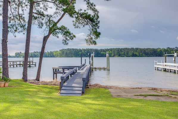 Chapin Vacation Rental | 3BR | 2.5BA | 2,400 Sq Ft | Stairs Required