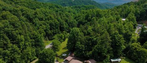 Gatlinburg Vacation Rental | 6BR | 4BA | 3 Steps to Enter | 2,388 Sq Ft