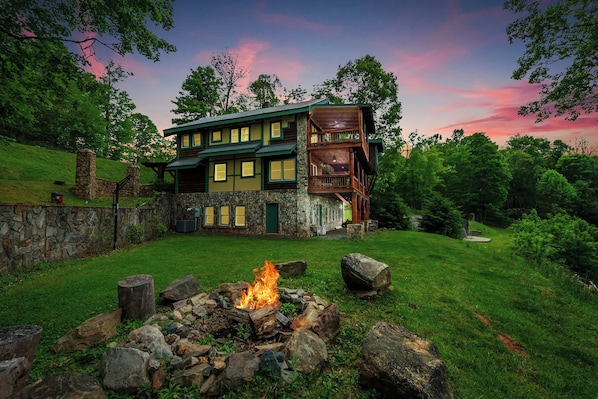 Escape to your serene mountain retreat — where breathtaking views, cozy comforts, and endless fun come together in perfect harmony.