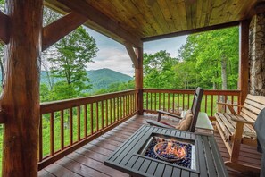 Gather ‘round the firepit, sink into the cozy seating, and take in the breathtaking mountain views—it doesn’t get more peaceful than this.


