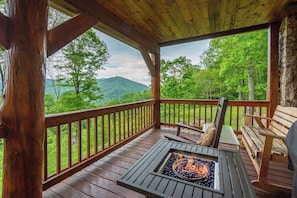Gather ‘round the firepit, sink into the cozy seating, and take in the breathtaking mountain views—it doesn’t get more peaceful than this.