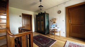 Stammhaus 100qm für max. 4 Pers. mit zwei Schlafzimmern-Gang Obergeschoß