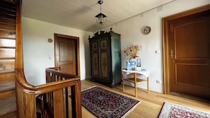Stammhaus 100qm für max. 4 Pers. mit zwei Schlafzimmern-Gang Obergeschoß