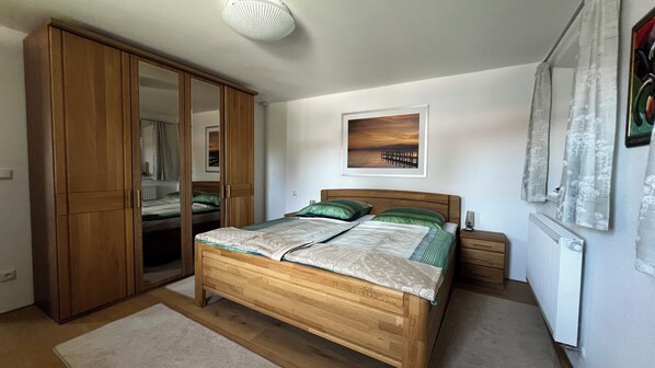 Stammhaus 100qm für max. 4 Pers. mit zwei Schlafzimmern-Schlafzimmer 1