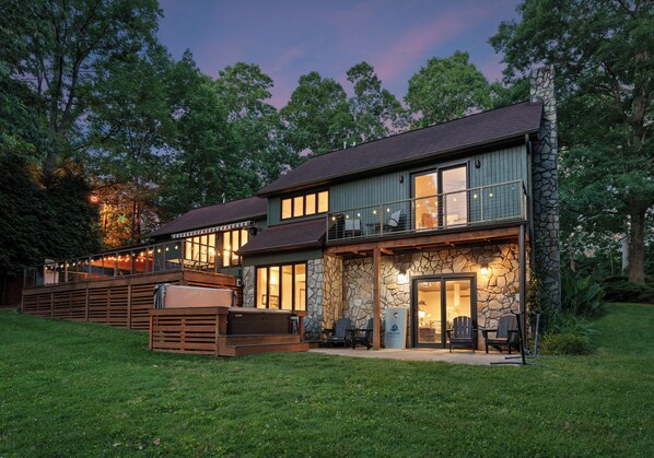 Night view of the house.