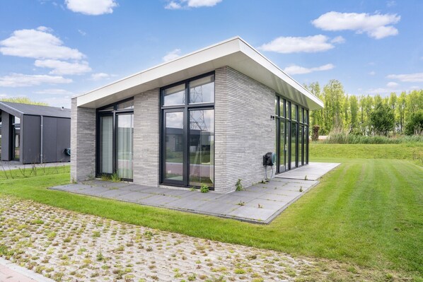 Außenseite Ferienhaus [Sommer]