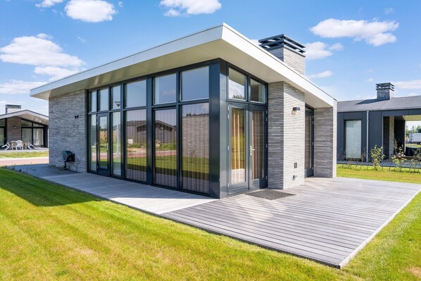 Außenseite Ferienhaus [Sommer]