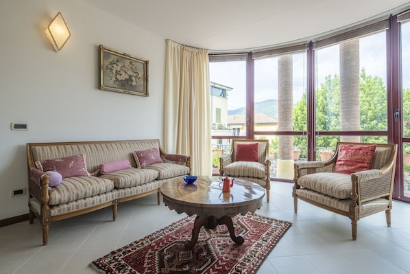 Autumn, Living Room, Spring, Summer