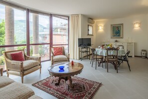 Autumn, Living Room, Spring, Summer