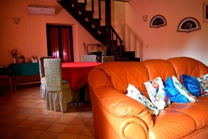Autumn, Living Room, Spring, Summer