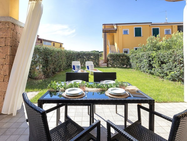 Shrub, Residential Area, Home, Estate, Garden, Lawn, Landscaping, Yard, Mansion, Villa