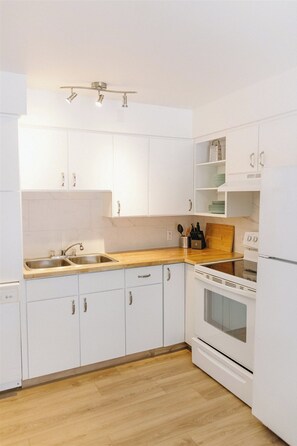 Spacious kitchen 