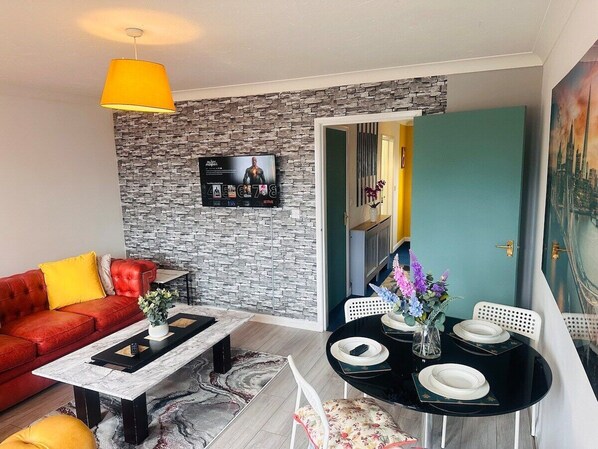 Living Room / Lounge