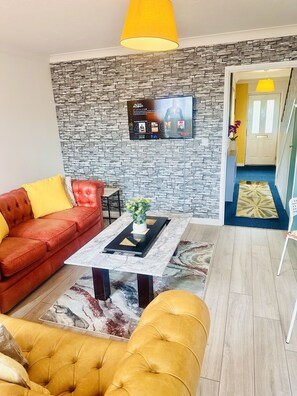 Living Room / Lounge
