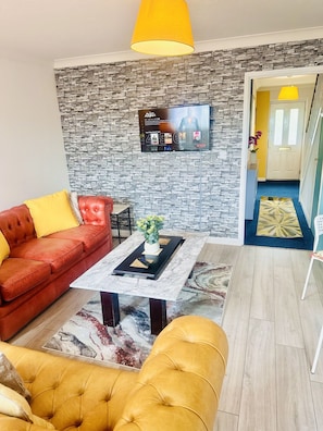 Living Room / Lounge