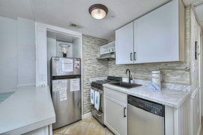 All modern appliances to make meal preparation a breeze.