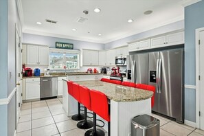 All modern appliances to make meal preparation a breeze.
