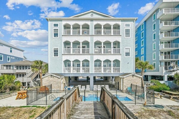 Welcome to Diamond Red located in North Myrtle Beach.