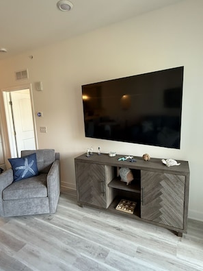 75 in Samsung smart tv with cable