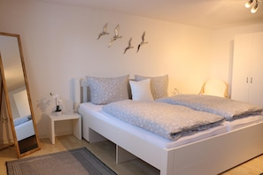 Ferienwohnung-Ferienwohnung Weiß