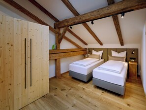 Ferienwohnung Weitblick-Schlafzimmer 2 mit TV, Betten getrennt sowie zusammen möglich