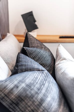 Historic charm meets modern comfort at The Stage Door, Stratford’s premier boutique suite near the Avon Theatre.