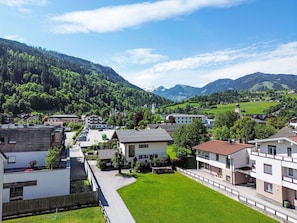 Himmel, Gebäude, Haus, Dach, Zuhause, Hütte, Wohngebiet, Tür, Menschliche Siedlung, Ländliches Gebiet