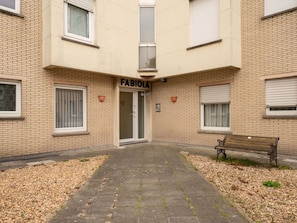 Himmel, Gebäude, Haus, Dach, Zuhause, Hütte, Wohngebiet, Tür, Menschliche Siedlung, Ländliches Gebiet