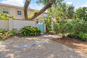 1108 Beachview-27