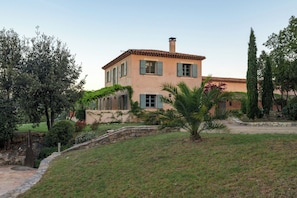 Villa with private garden and forest