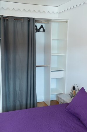 Chambre 1 dressing