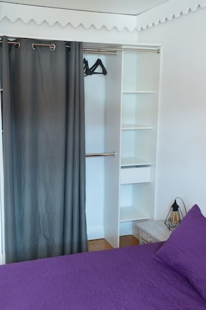 Chambre 1 dressing
