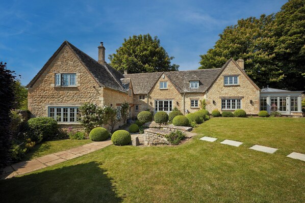 Beautiful Cotswold cottage
