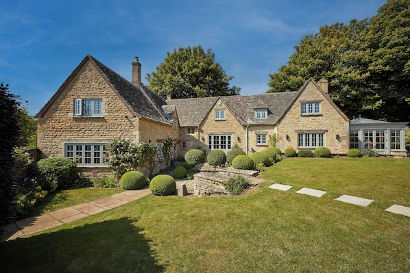 Beautiful Cotswold cottage