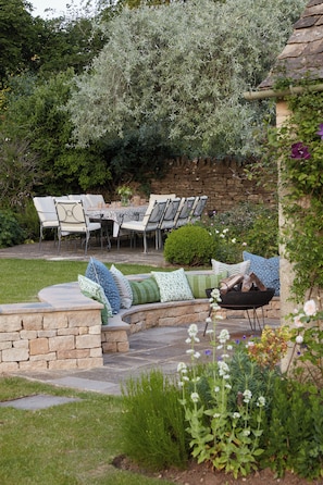 stunning garden with seating area