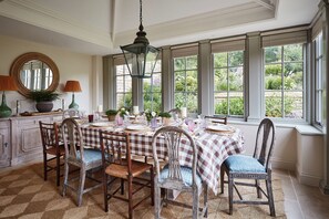 Conservatory/dining room