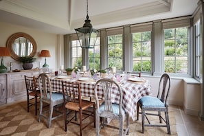 Conservatory/dining room