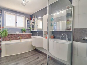 BATH  & SHOWER ROOM 