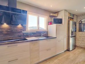 KITCHEN 1
