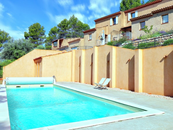 SWIMMING POOL 2