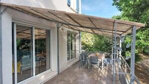 Terrasse ombragée maison "Chêne"