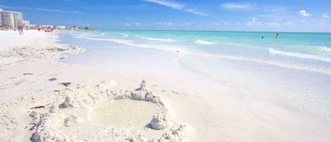 Siesta Key beach 500ft walk to access, Siesta Key Village 2BR