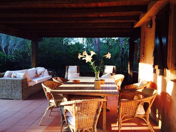 Outdoor dining