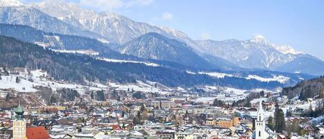 Montagnes Relief, Montagne, Colline, Chaîne De Montagnes, L'Hiver, Neige, Paysage, Zone Résidentielle, Ville, Montagnes