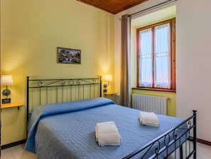 Interior Design, Home, Apartment, Bedroom, Room, Bed, Bed Frame, Bedding, Bed Sheet, Hotel