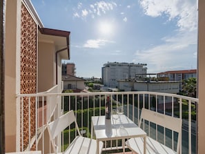 Composite, Porche, Eco Hôtel, Ombre, Plate-Forme, Mobilier De Jardin, Balcon, Patio, Pot De Fleur, Tache De Bois