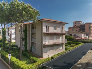Zone Résidentielle, Appartement, Balcon, Condominium, Biens, Banlieue, Haie, Cour, Villa