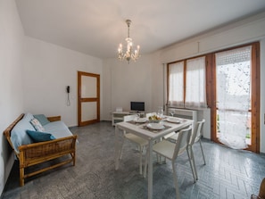 Composite, Porche, Eco Hôtel, Ombre, Plate-Forme, Mobilier De Jardin, Balcon, Patio, Pot De Fleur, Tache De Bois