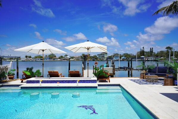 What could be more Florida than cocktails at your own private pool bar over looking the ocean?